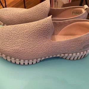 Sketchers Comfort Walking Shoes